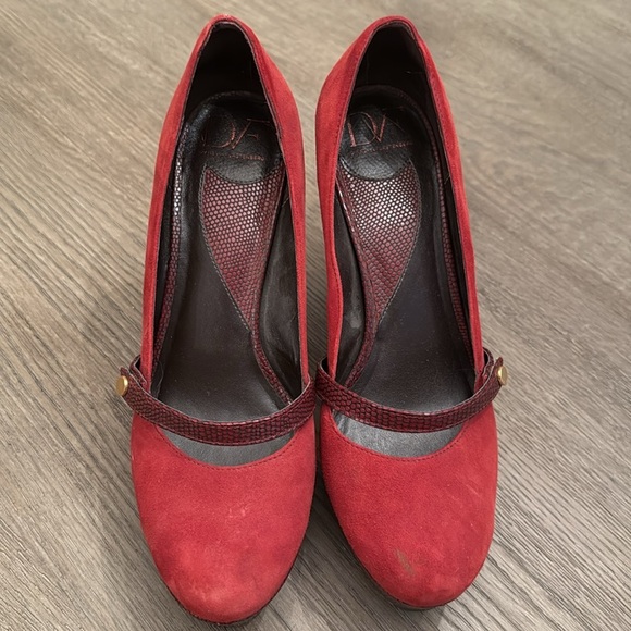 Diane Von Furstenberg Suede and Leather Embossed Mary Jane Heels Shoes size 8 - Picture 2 of 7